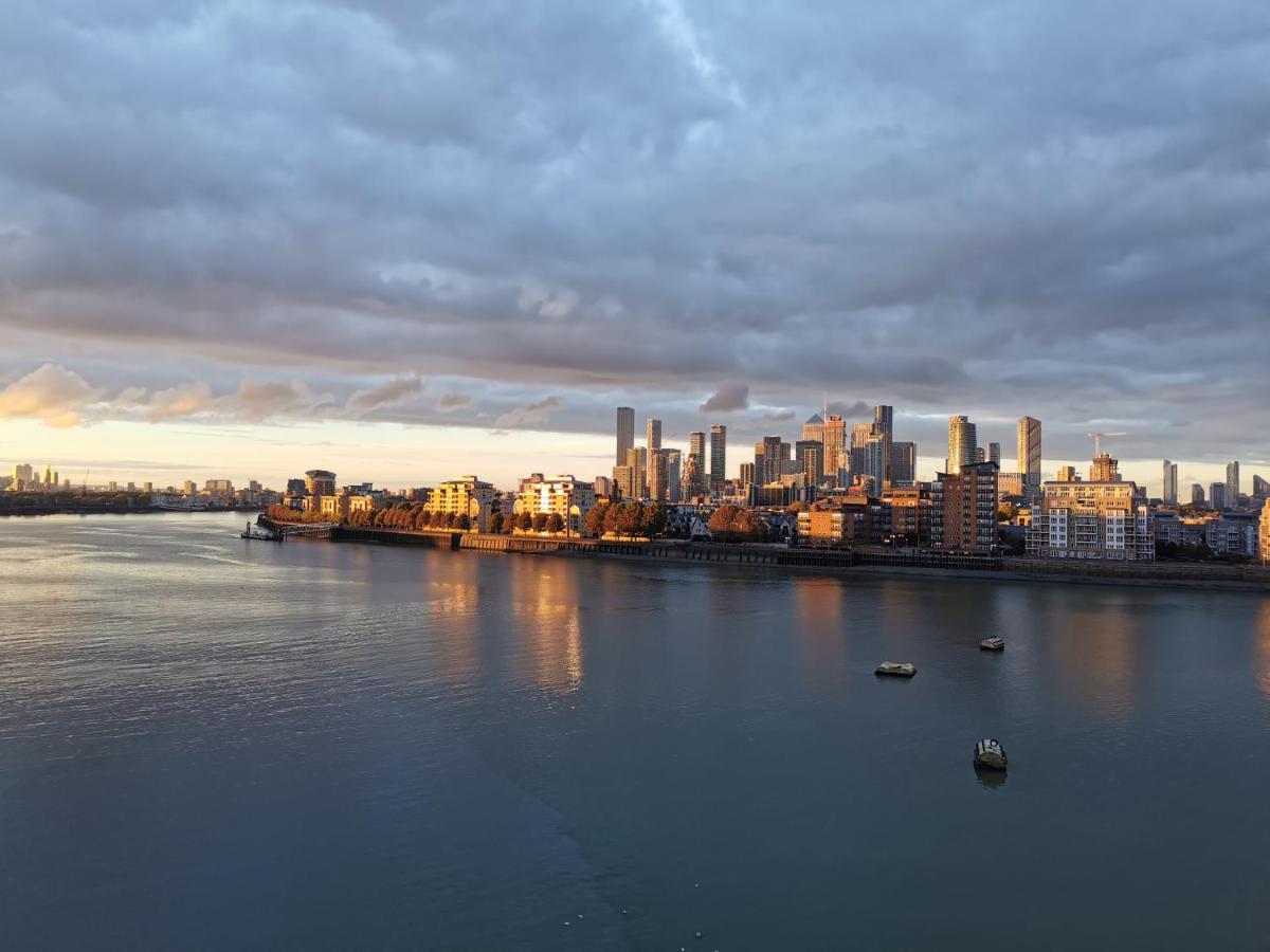 Homestay Room With Stunning Thames River View London Eksteriør billede
