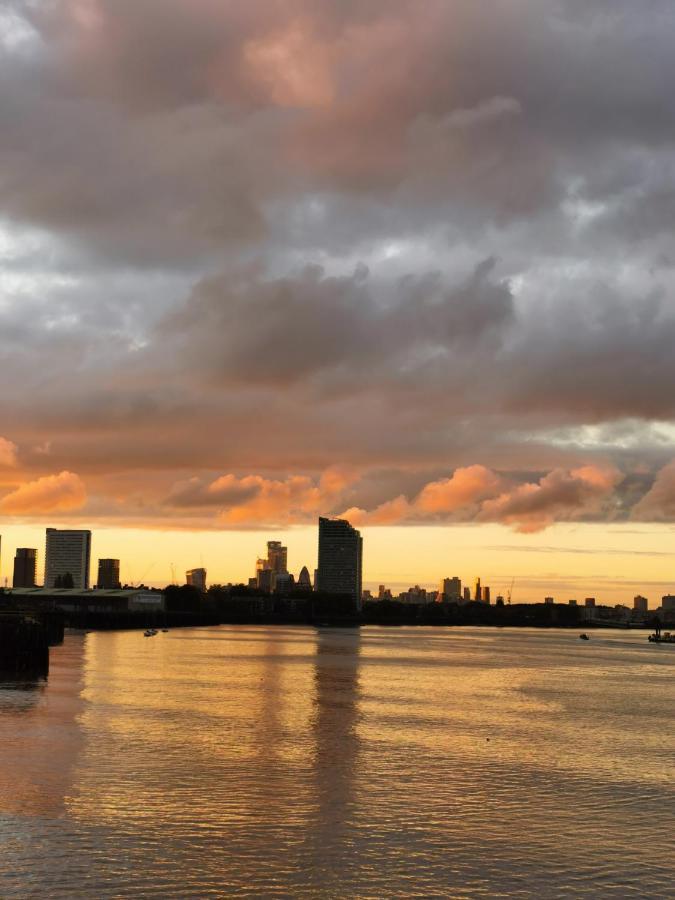 Homestay Room With Stunning Thames River View London Eksteriør billede
