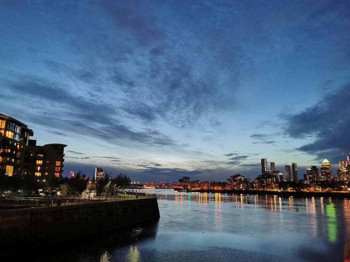 Homestay Room With Stunning Thames River View London Eksteriør billede